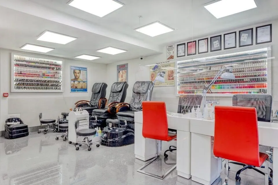 Manicure and pedicure area at Lemoge Swiss Cottage